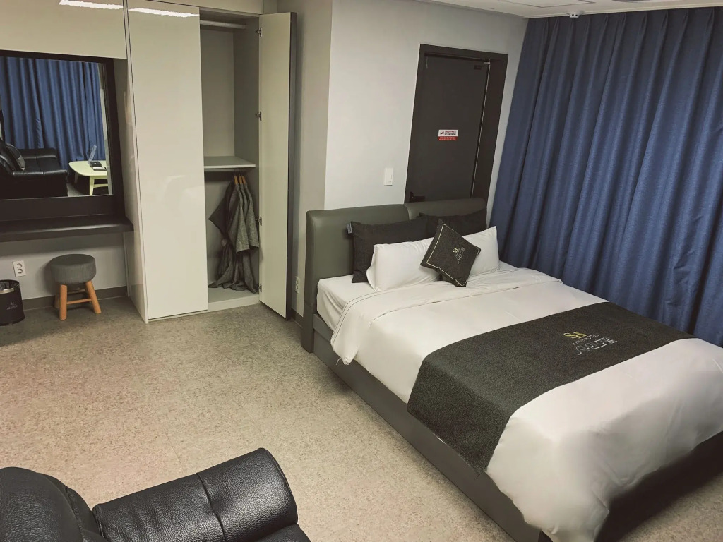 Shine Hotel
