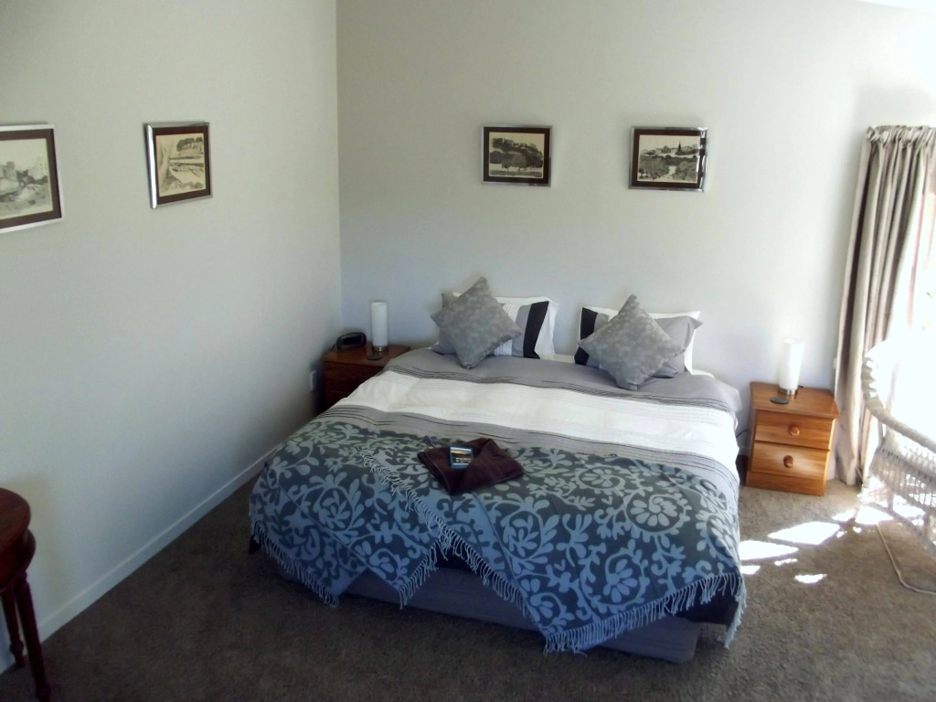 Longhouse Bed and Breakfast