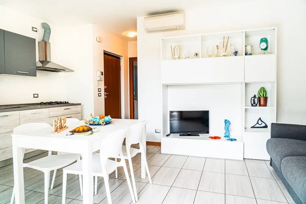 Tastefully Furnished Flat With Pool and Green Area