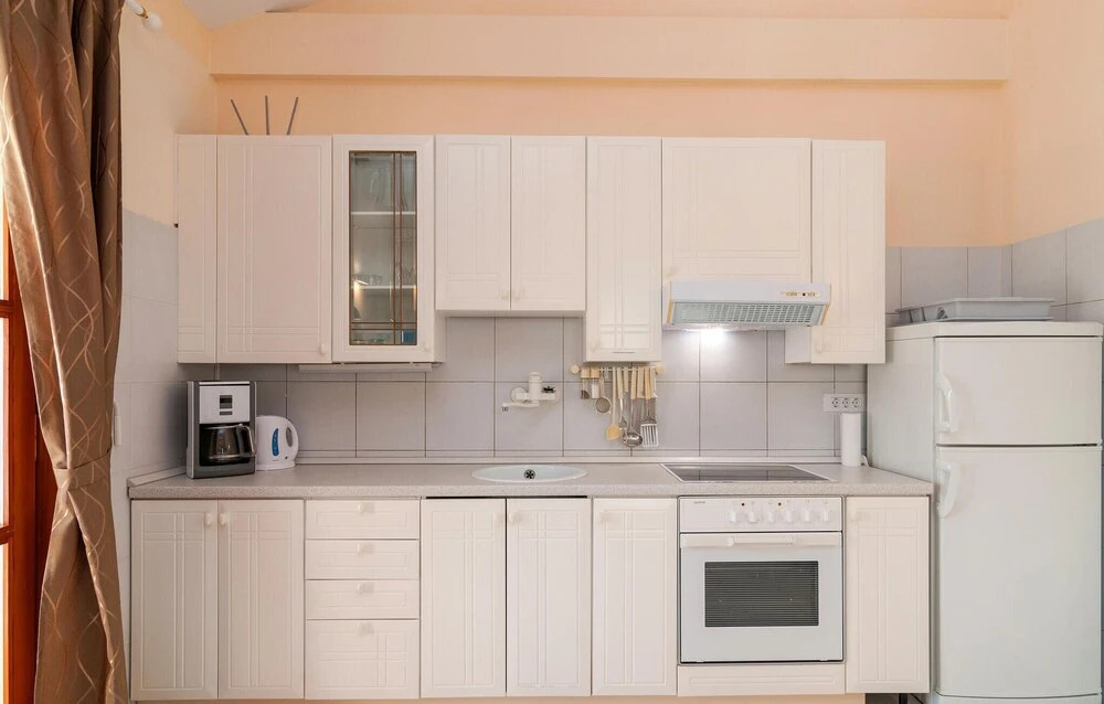Awesome Apartment in Okrug Donji With 1 Bedrooms and Wifi