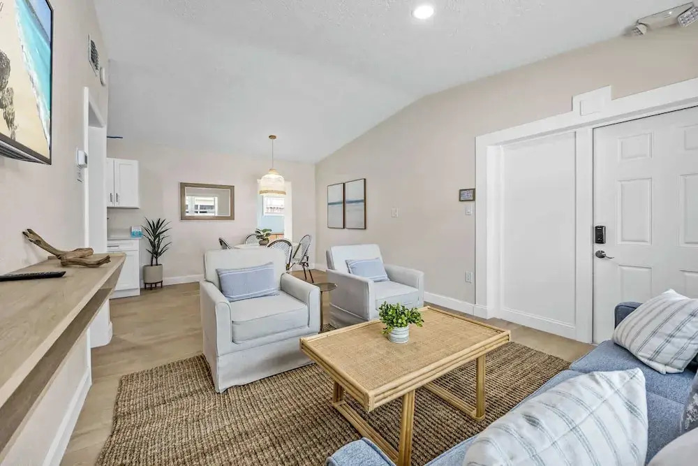 Welcome to The Drift Your Laid-back Beach Escape in Cocoa Beach! 2/2