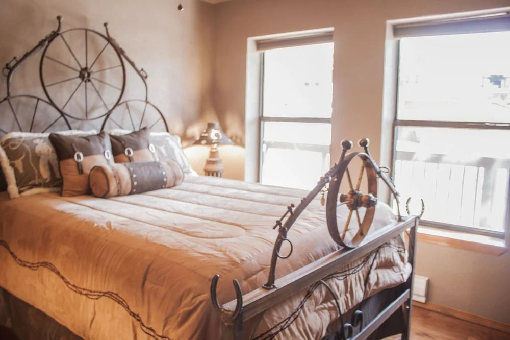Frontier Lodge
