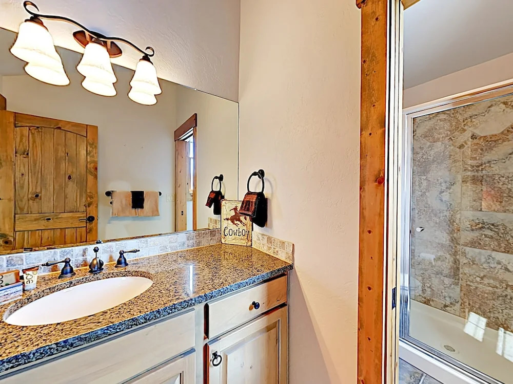 580 Granby - 3 Br Home
