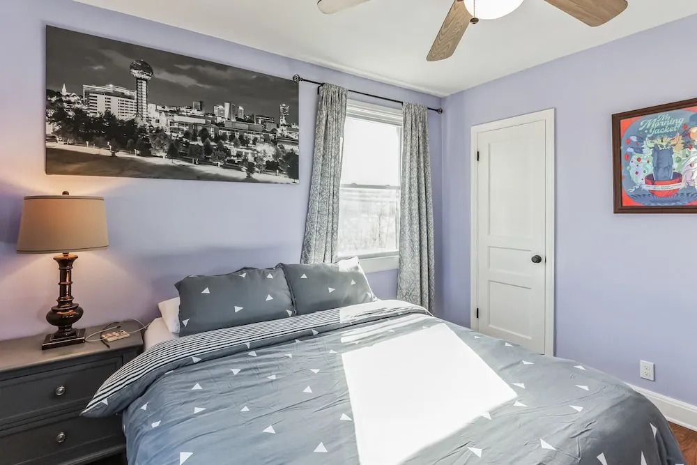 Bluebird Bungalow Chic Home, Quiet Neighborhood