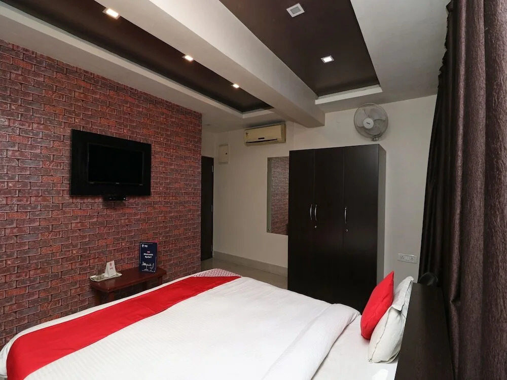 Crystal Guest House By OYO Rooms
