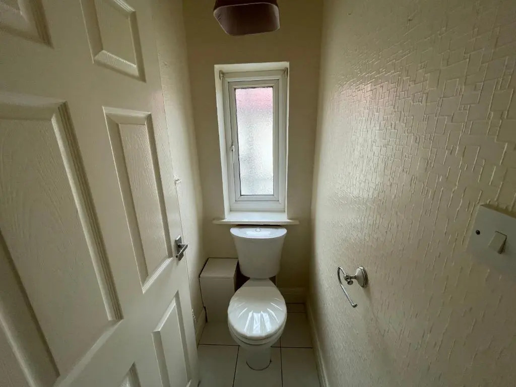1st floor 2 bedroom apartment with park views and garden.