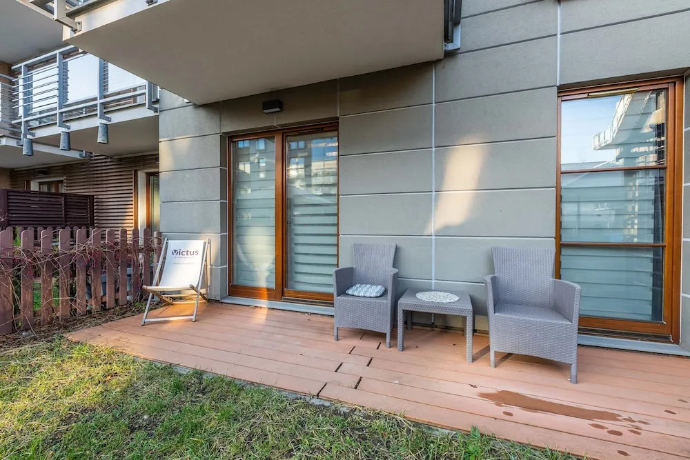 Victus Sunny Apartments with Parking by Noclegi Renters