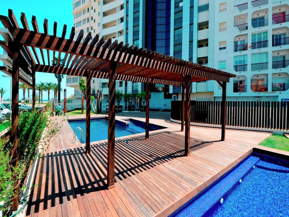 Apartment With 3 Bedrooms, sea Views and Pool