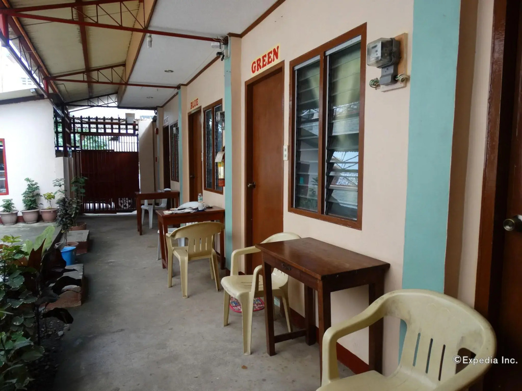 Eden Travellers Lodge