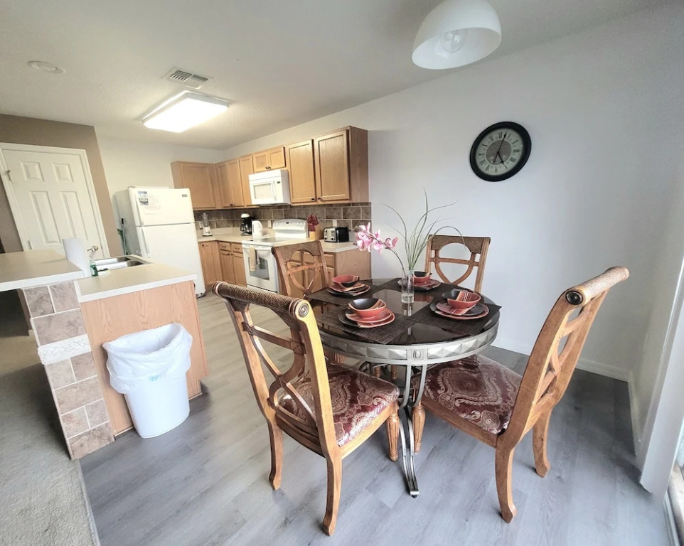 652 Rosselli Blvd 4 Bedrooms, 2 Bathrooms