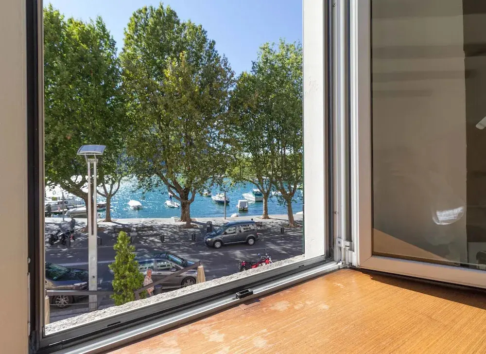 Lungolago Holiday Home