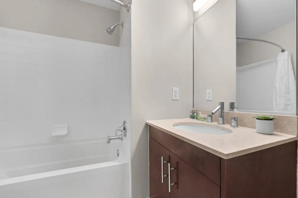 Bluebird Suites near PATH
