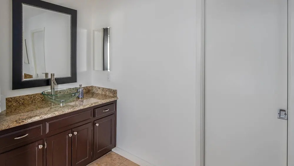 Sleek 2BR Townhome Old Town by WanderJaunt