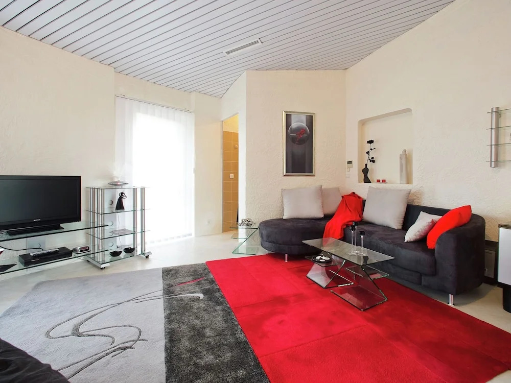Hilltop Villa in Mandelieu-la-napoule With Sauna & Pool