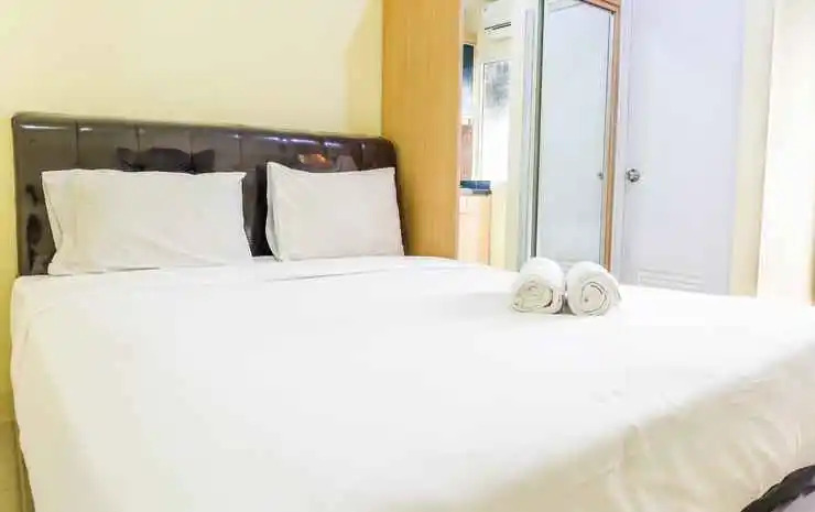 Compact and Cozy Studio Apartment Green Pramuka City By Travelio