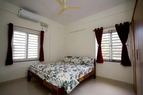 Castle JP Service Apartments