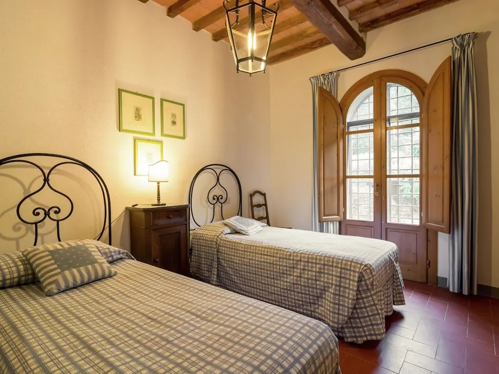 A Beautiful Tuscan Farmhouse and a Large Swimming Pool and Relaxing