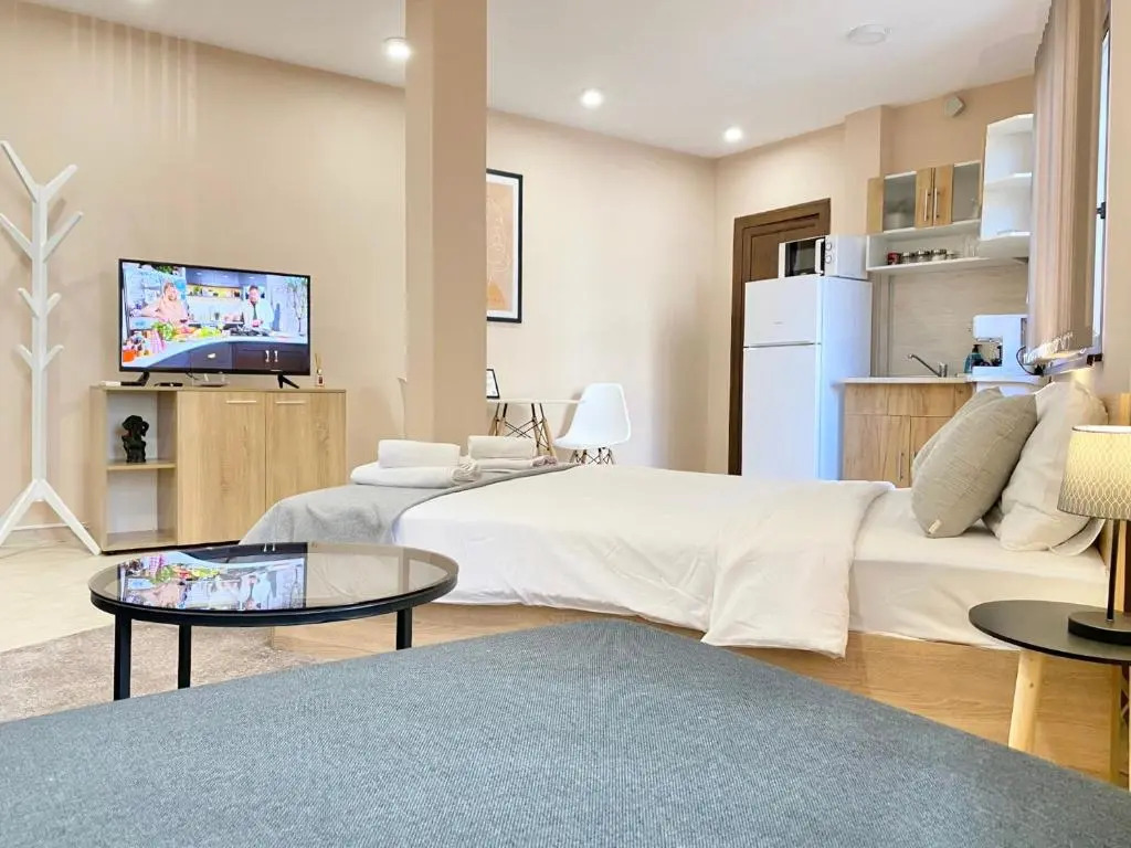 Studio for 4 Guests Next to Mall & Free Parking