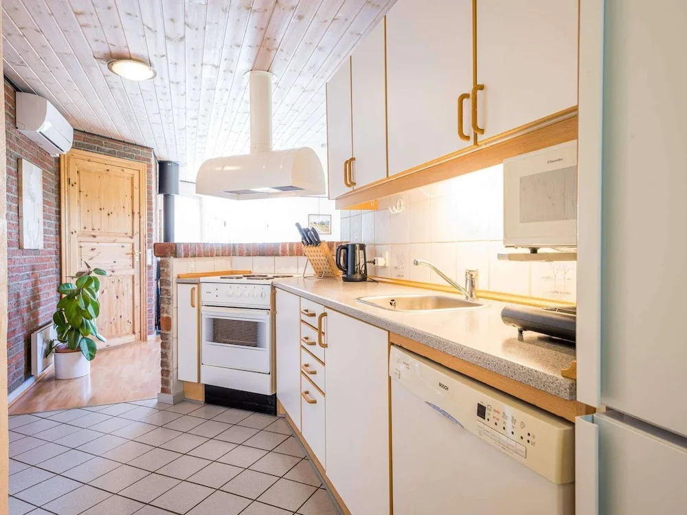 6 Person Holiday Home in Oksbol