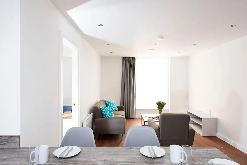 Contemporary and Bright City Centre apartment