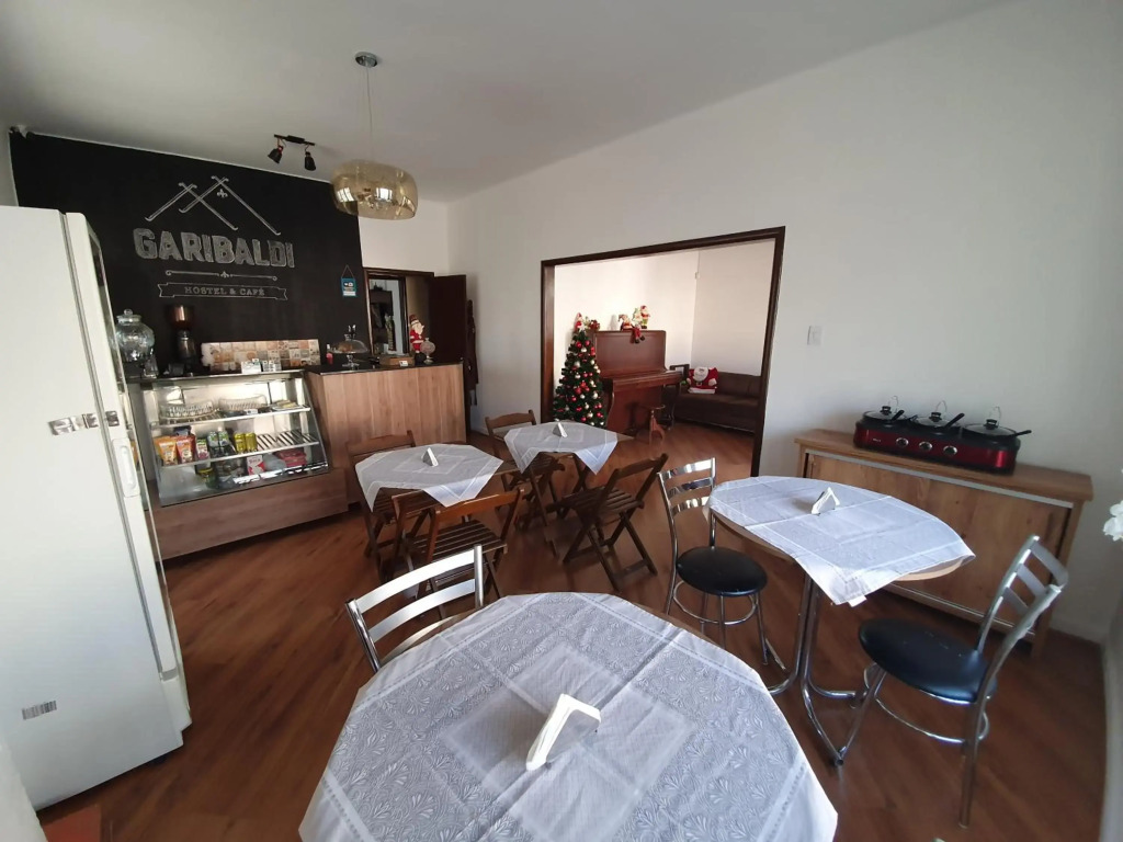 Garibaldi Hostel & Pub