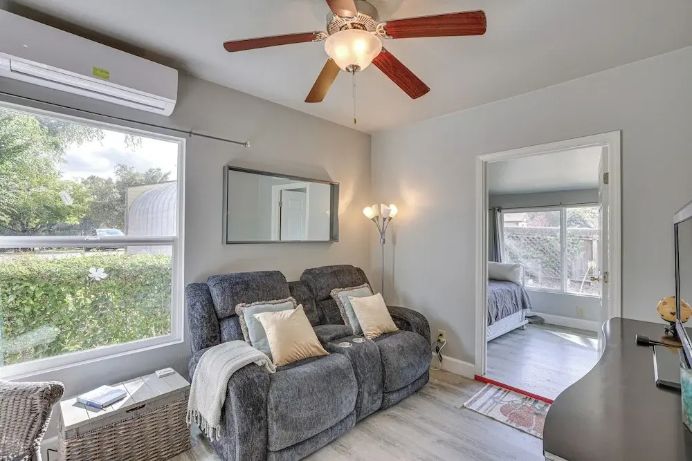 2 Mi to Dtwn Atascadero! Cozy Cottage w/ Yard