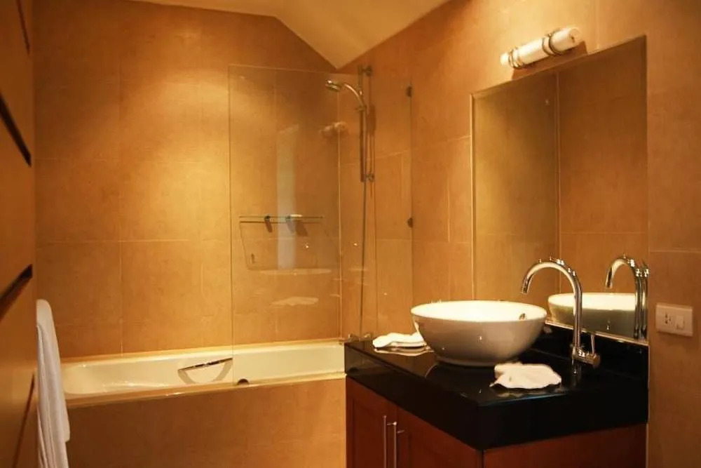 Villa Narumon 5 Bed Staffed Property with In House Chef and Free Electricity