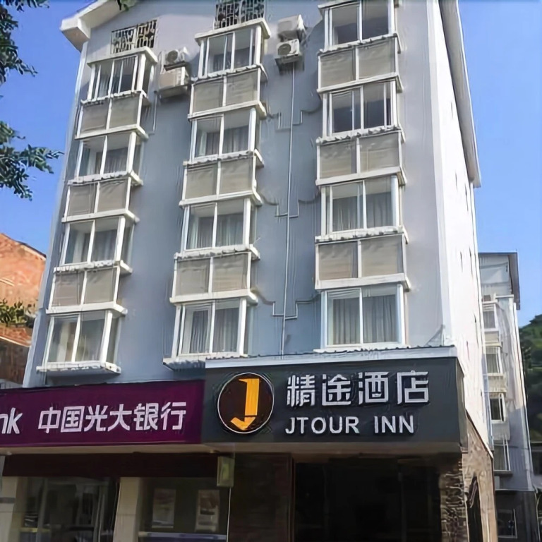 Yijia Baiyun Hotel