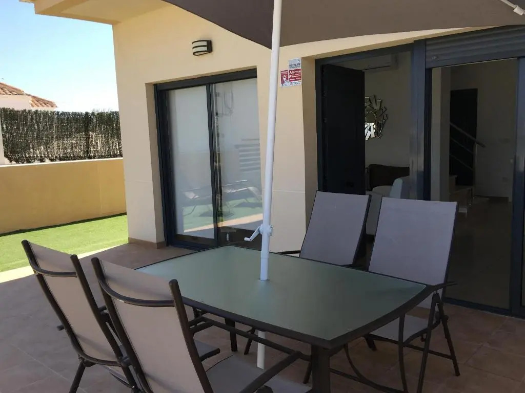Duplex con piscina individual y vistas al mar en Torrevieja