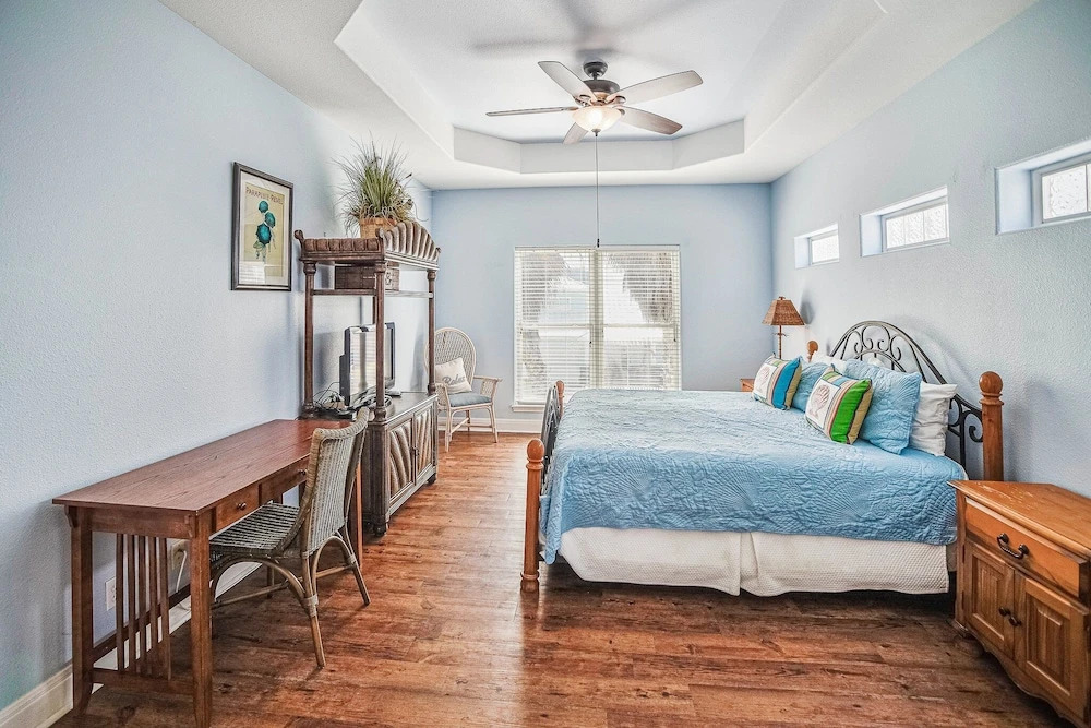 Villa Laguna - Pet Friendly Beach Gear Credit Included