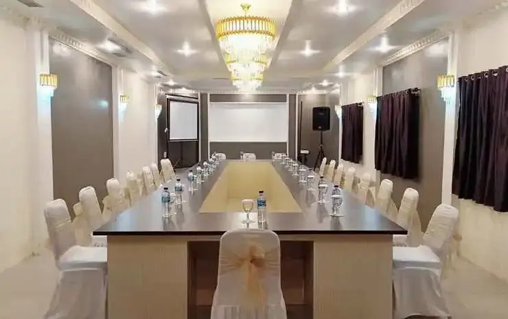 The Rich Hotel