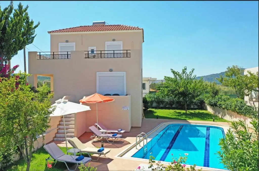 Selini Villas with private pool 10 minutes walking from the beach