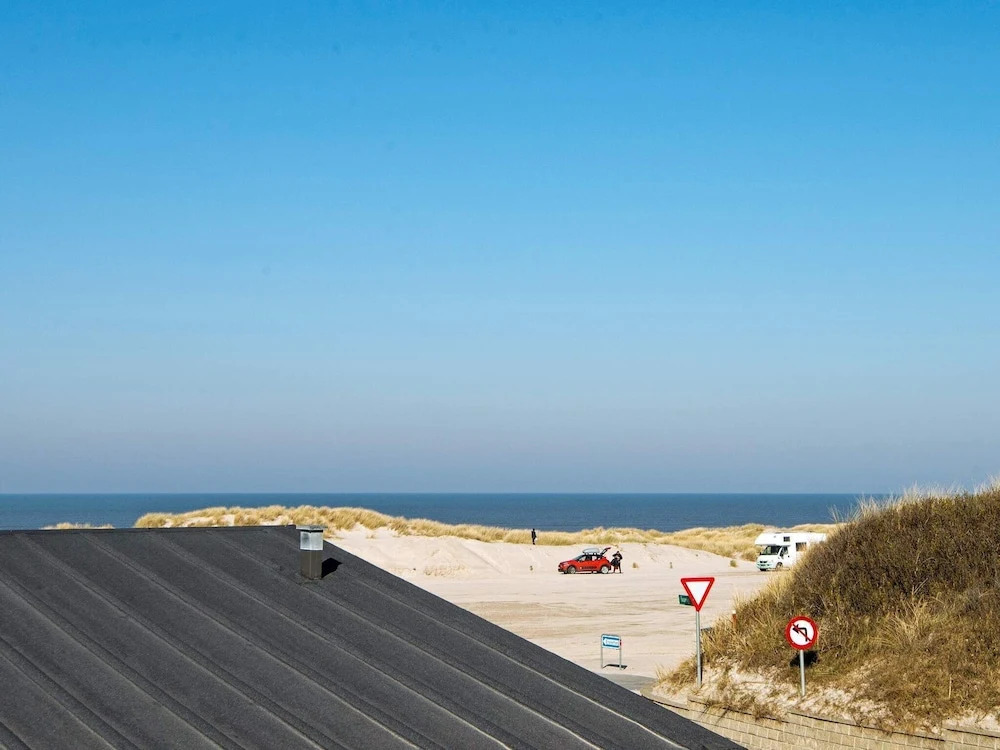 Beautiful Holiday Home in Henne Near Sea