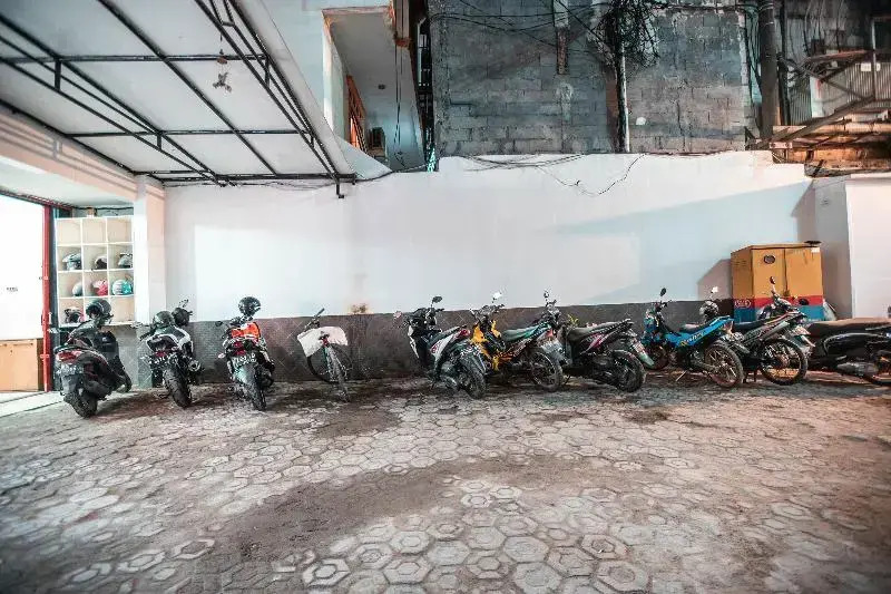 Taisir Residence Near Palmerah Mitra RedDoorz
