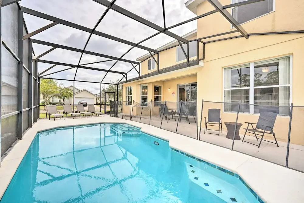 Dog-friendly Kissimmee Home w/ Lanai + Pool!