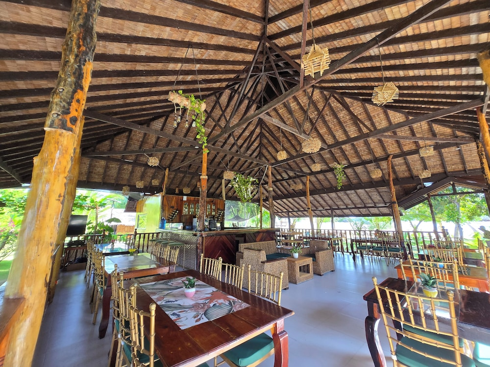 La Tranquilidad Twin Beach Resort