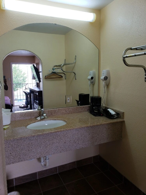 Taylor village inn and suites