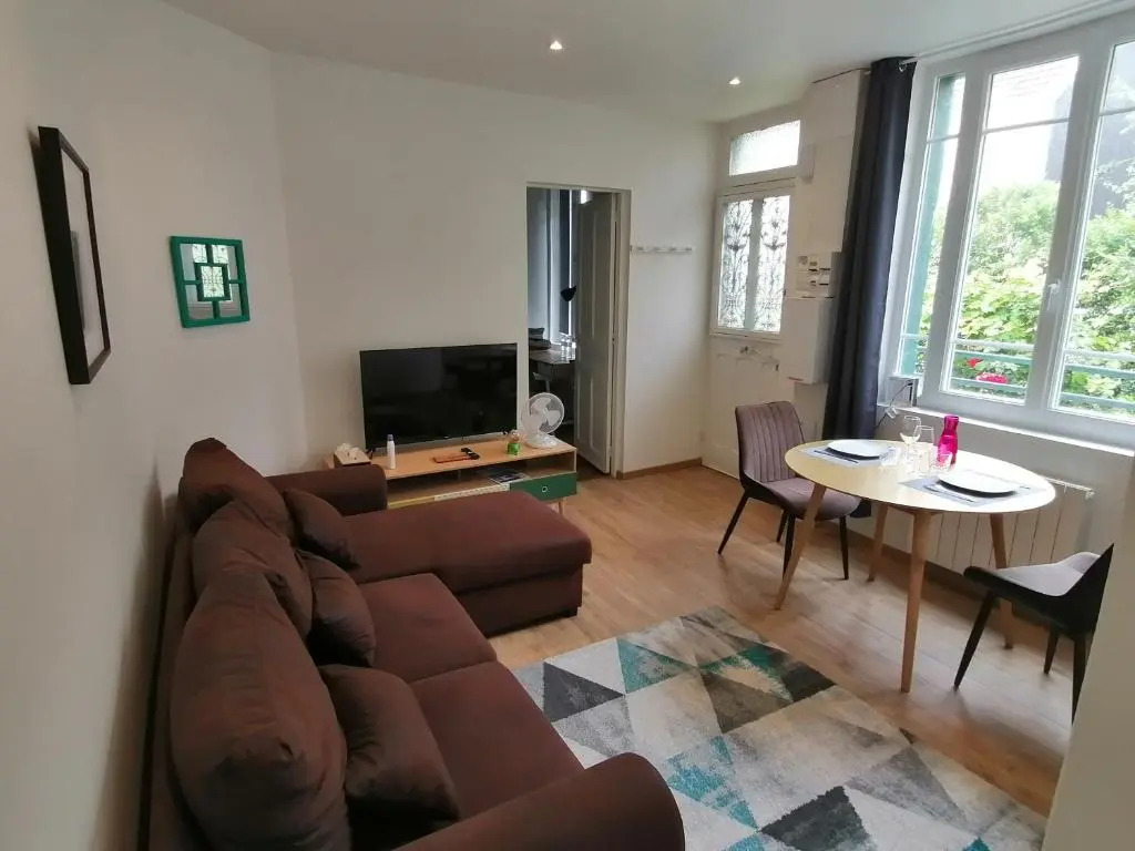 Villa des Roses - Appart T2, 32m2, RDC, vue sur jardin, "Le chic"