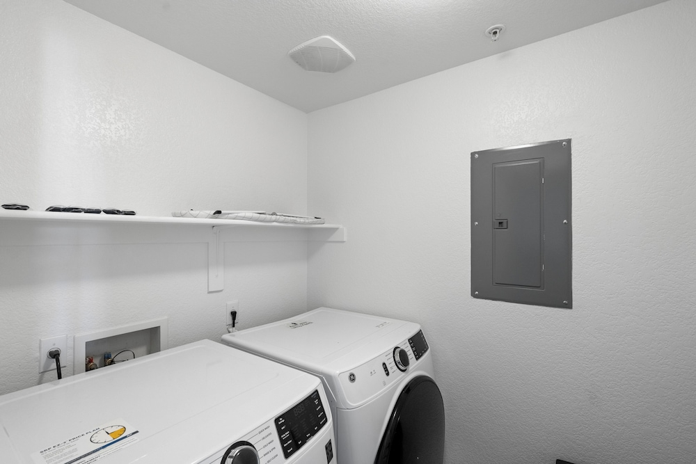 Upscale Stay w Heated Pool 8mins to ASU