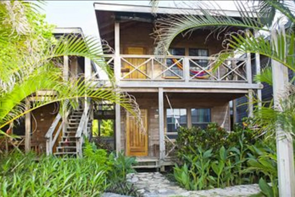 Las Rocas Resort and Dive Center