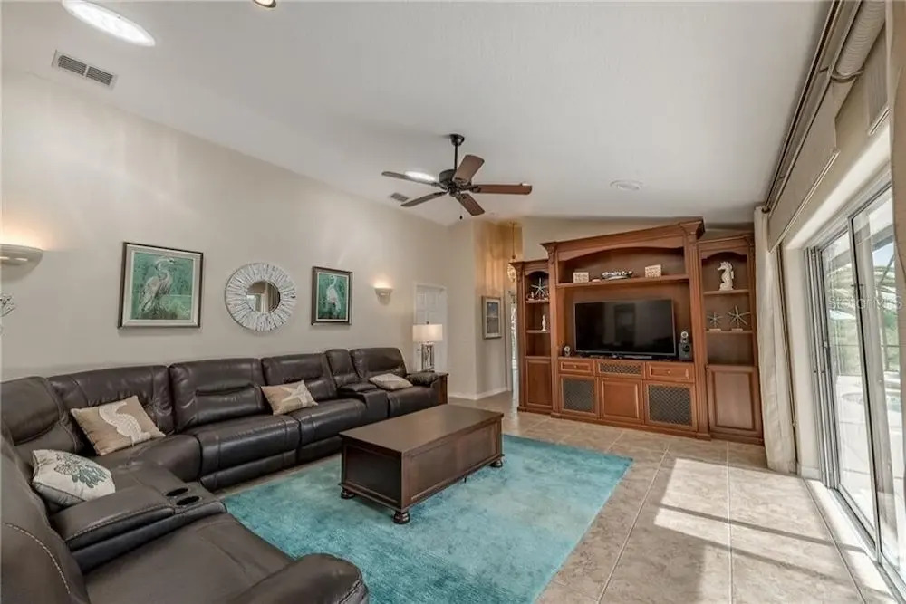 Impressive 5br, Pool, Lake, Disney 10 Minutes 5 Bedroom Home