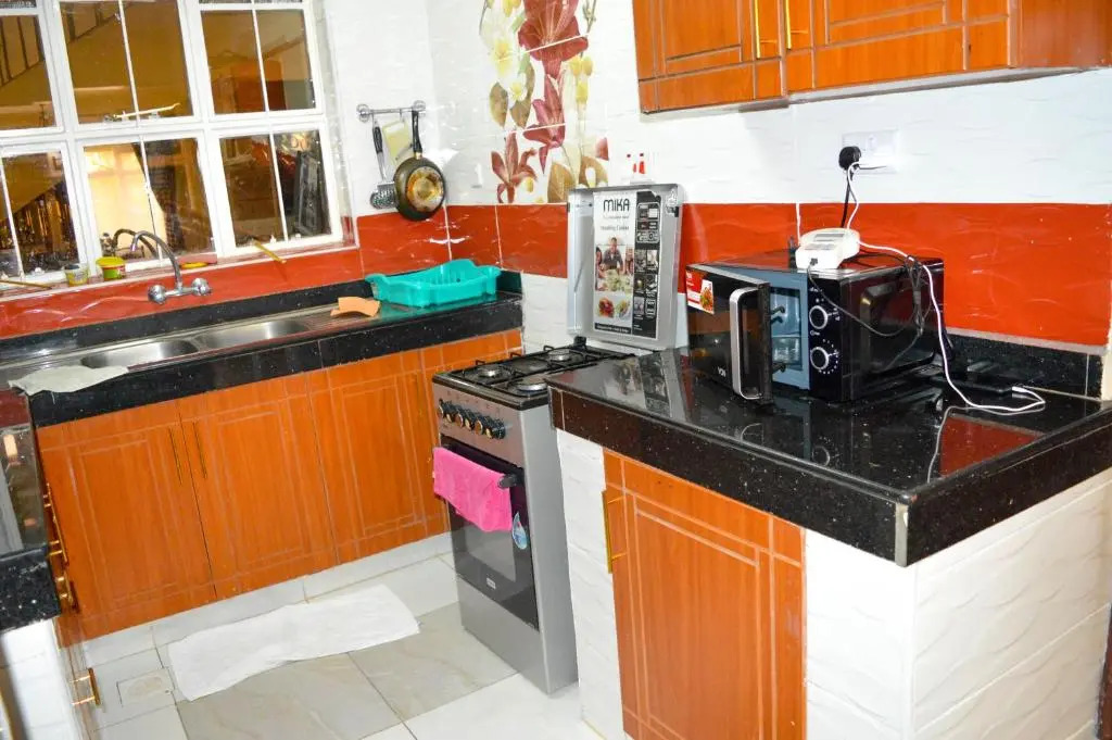 Roma Stays - Prestigious Lifestyle 2 bedroom all ensuite Opp Garden City Mall