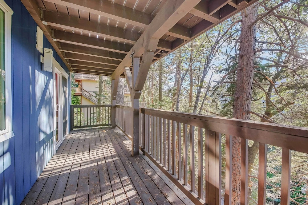 Tree-Lined Lake Arrowhead Cabin ~ 1 Mi to Village
