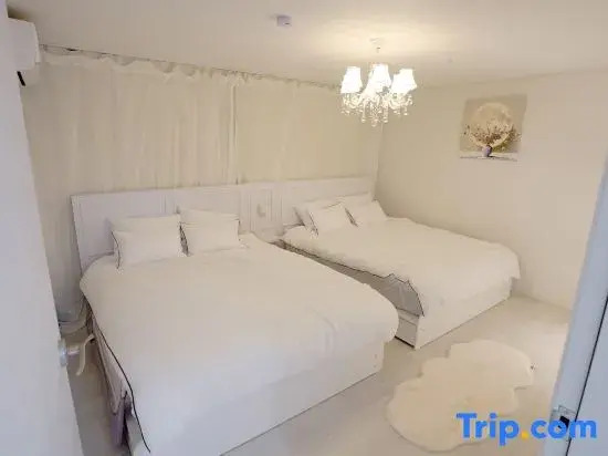 Gwangalli Beach 1 minute/2Rooms/2Queens/Friends. Lovers • Family · Business trip · Long-term stay OK