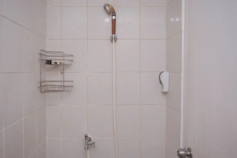Comfortable and Warm Studio at Poris 88 Apartment