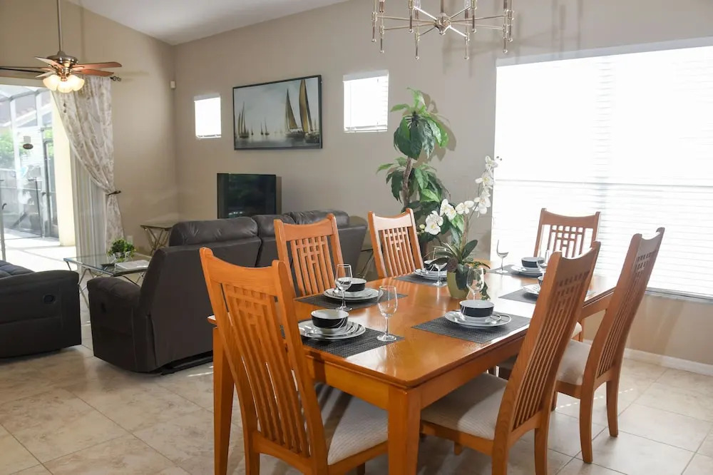 Davenport Vacation Homes by Shine FM