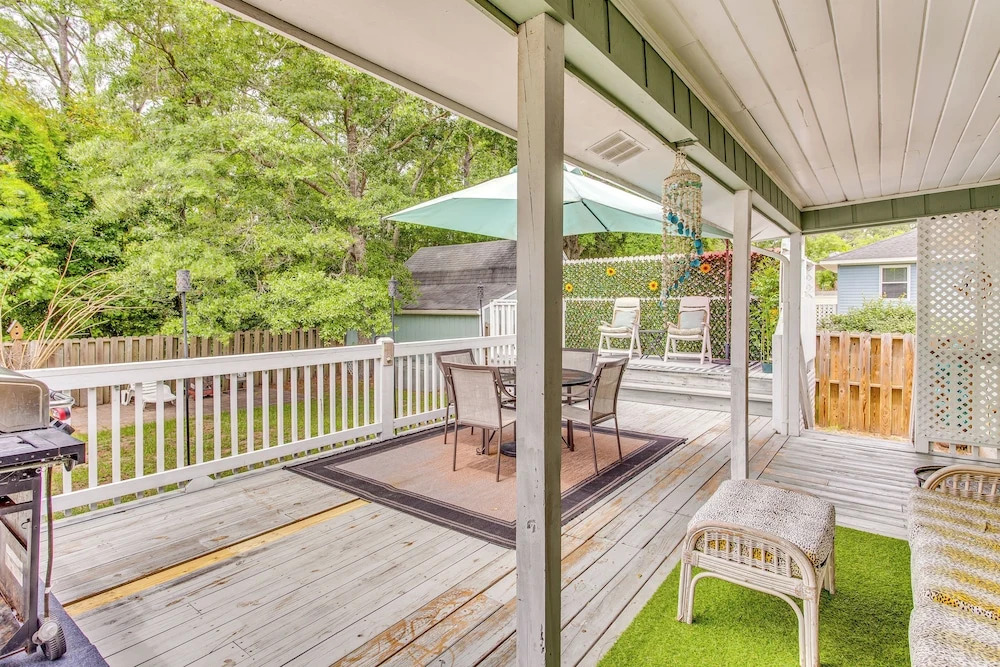 Charming Shallotte Home ~ 4 Mi to Ocean Isle Beach