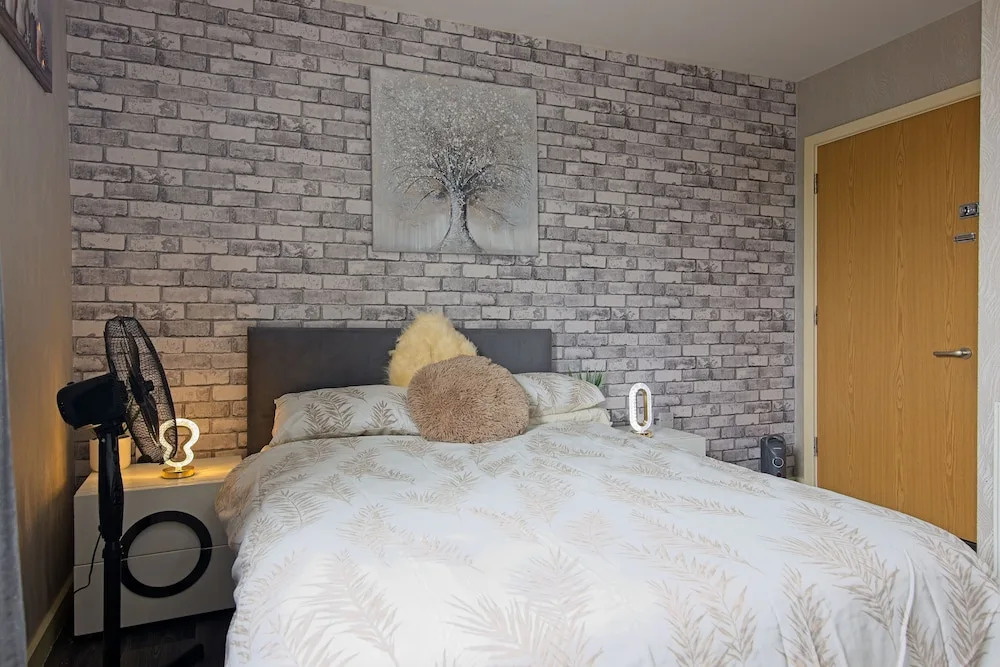 Manchester Retreat - Modern 2BR Apartment