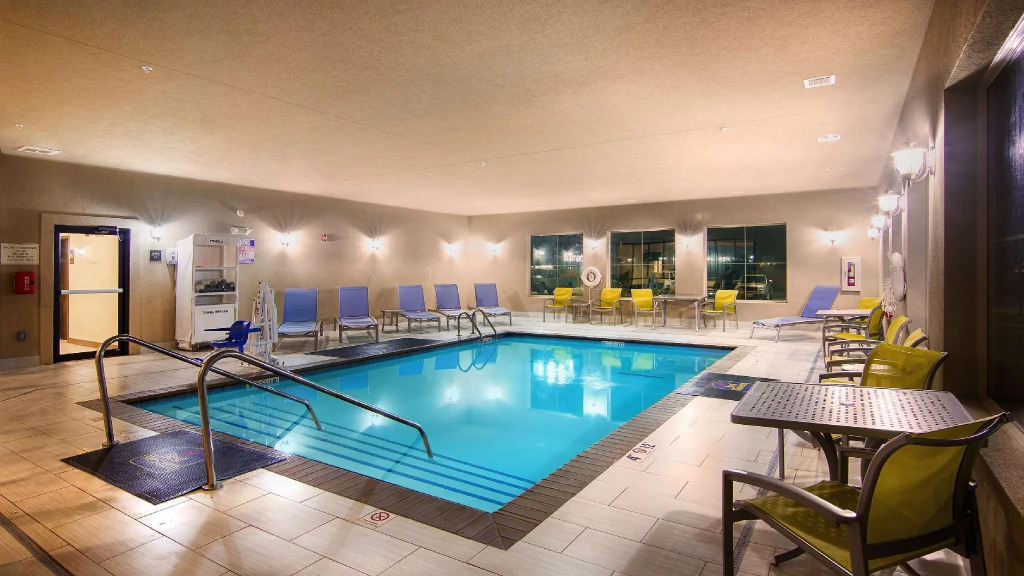 Best Western Lindsay Inn & Suites