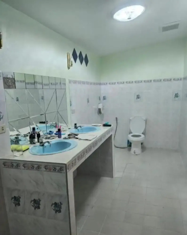 Room in Guest Room - Stunning Home Great Location